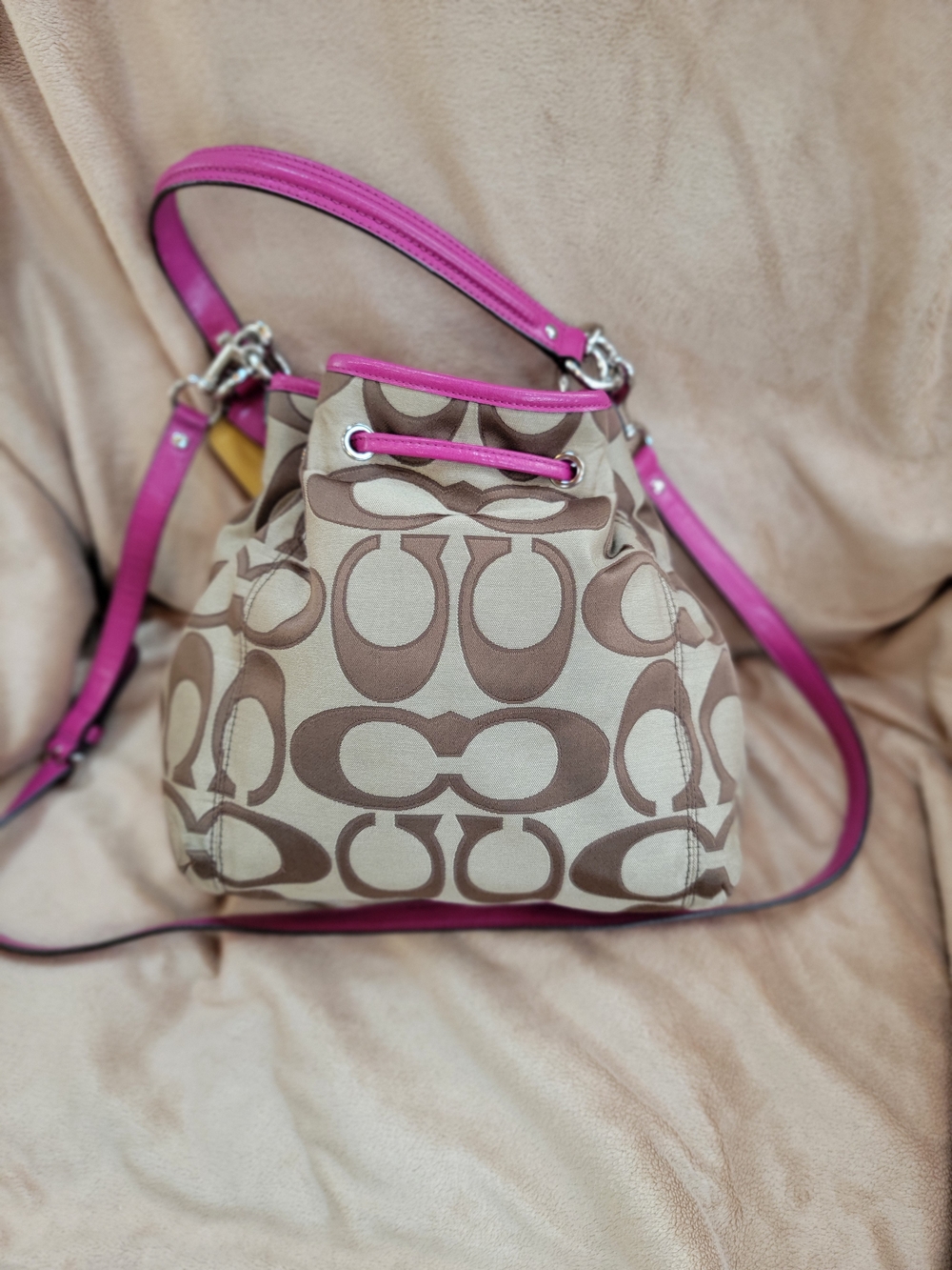 Coach Signature Drawstring Bucket Bag in Beige and Pink - Picture 2 of 7